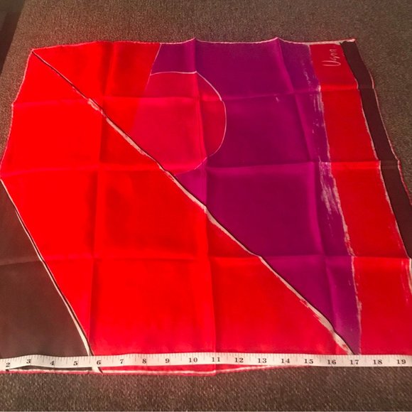 Foulard Soyeux 22x22 Pouces Signature Vana - Rouge - Occasion - Style élégant Femme